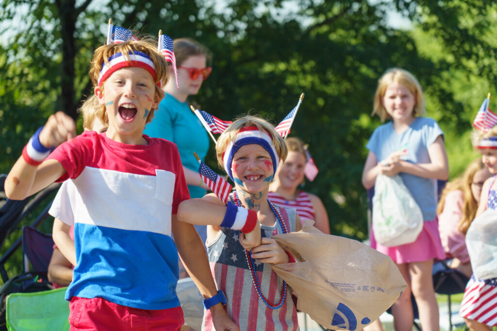 4th of july parade, kids excited