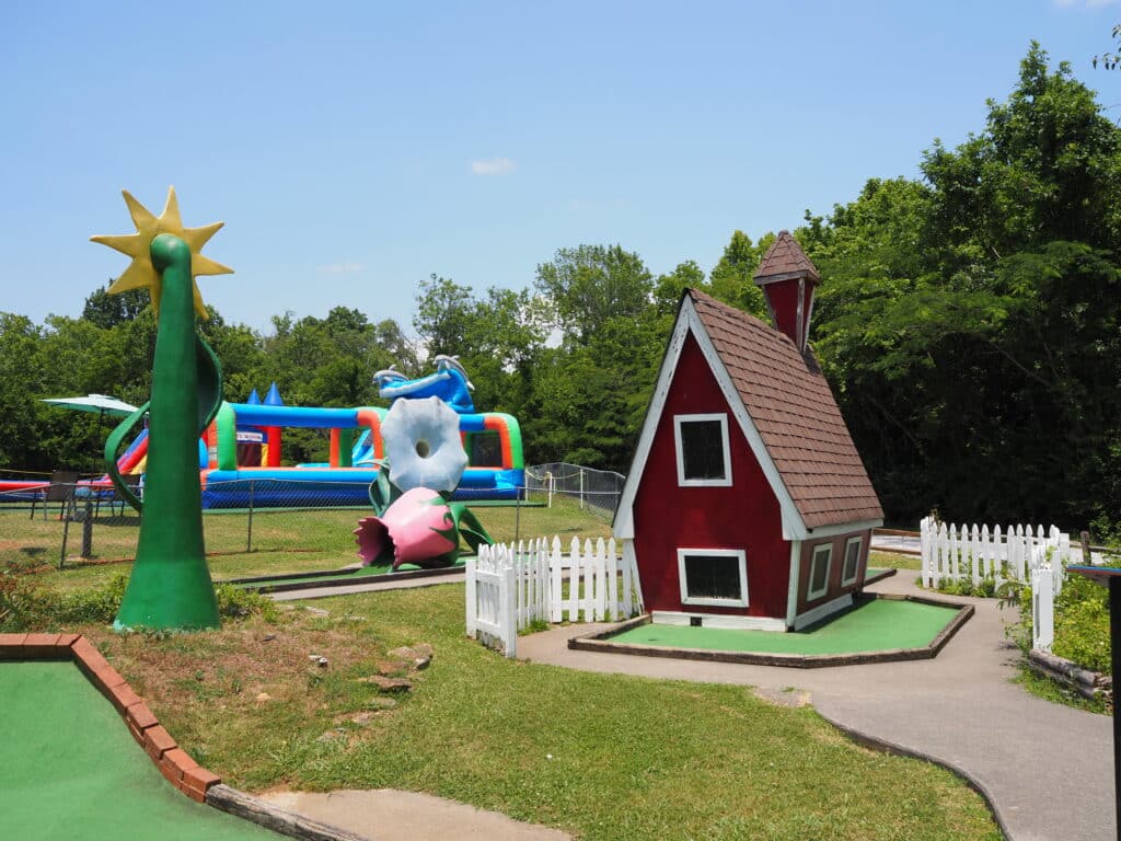 golf course at Sir Goony's in Farragut